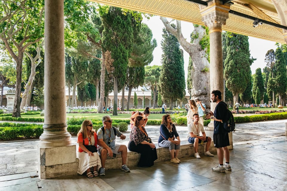 Istanbul: Topkapi Palace and Harem Guided Tour with Ticket - After the Harem: sacred relics and imperial kitchen food culture