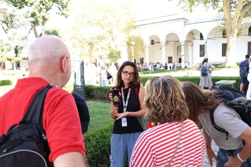 Istanbul: Topkapi Palace and Harem Museum Tour with Ticket - Topkapi Palace highlights: the route that actually makes sense