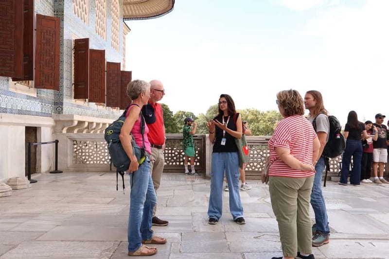 Istanbul: Topkapi Palace and Harem Museum Tour with Ticket - Guide styles that show up in the best tours