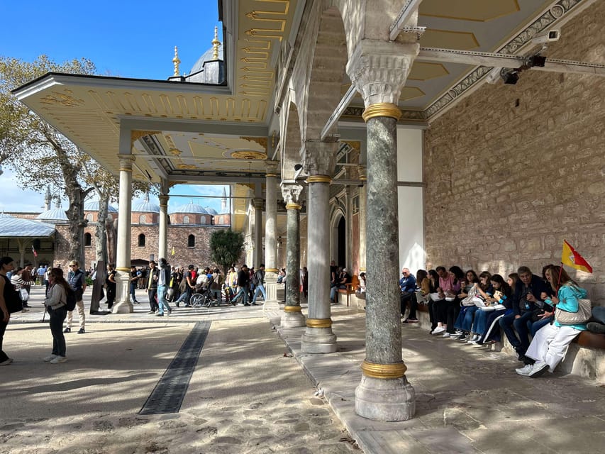 Istanbul: Topkapi Palace & Harem Museum Ticket & Audio Guide - Getting through security and entry without losing your whole morning