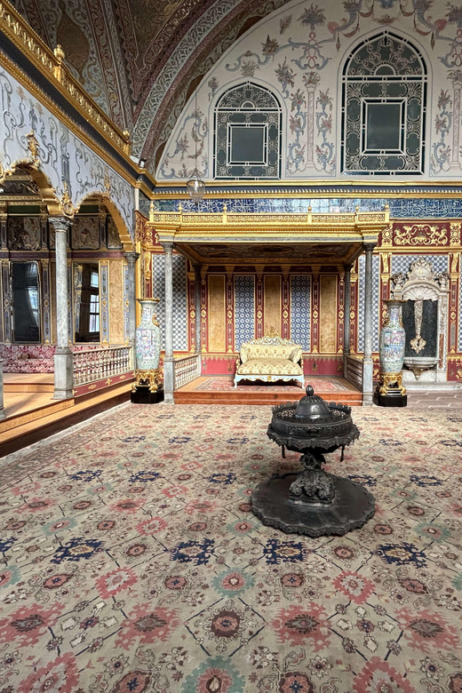 Istanbul: Topkapi Palace & Harem Museum Ticket & Audio Guide - The Harem Museum: why staying with the host is non-negotiable