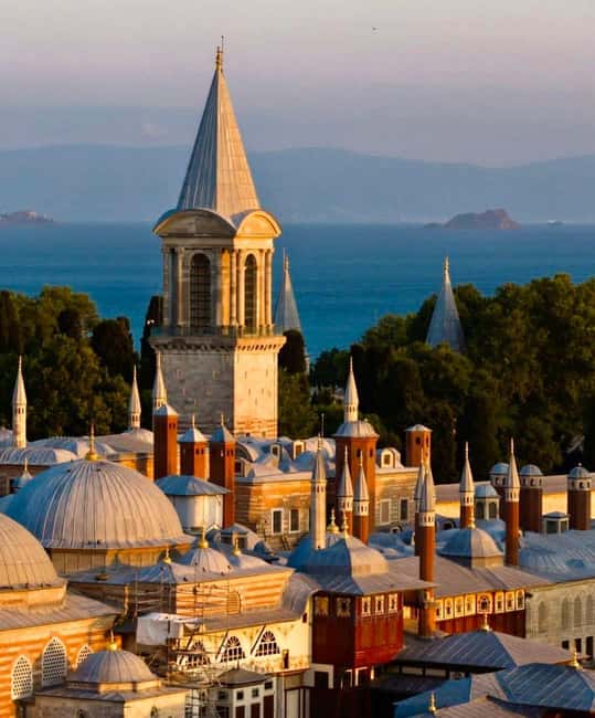 Istanbul: Topkapi Palace & Harem Tour Skip-the-Line Ticket - Entering Topkapi Palace: courtyards and the story of the sultans