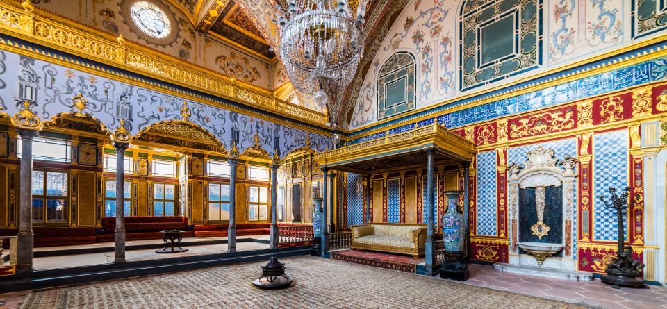 Istanbul: Topkapi Palace & Harem Tour Skip-the-Line Ticket - Golden Horn and Bosphorus views, plus Hagia Irene