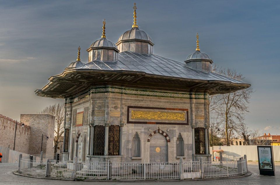 Istanbul: Topkapi Palace Skip-the-Line Ticket & Guided Tour - Inside Topkapi: what you’ll likely see during the guided hour