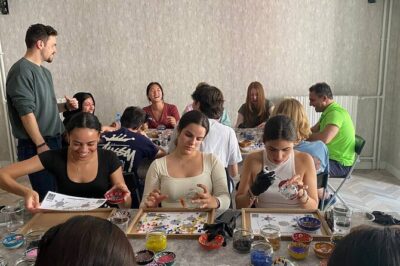 Istanbul: Turkish Mosaic Lamp Workshop in Galata – All Included - Picking your colors: making your pattern feel like yours