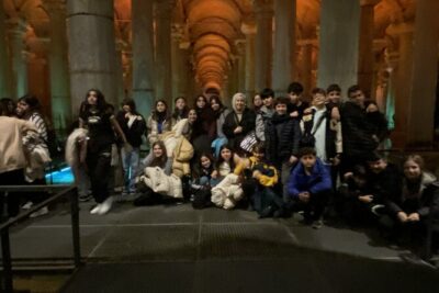 IstanbulBasilicaCistern/fastEntranceEnglish/Spanish (not tickets) - Entering the cistern: columns, Medusa heads, and the light show