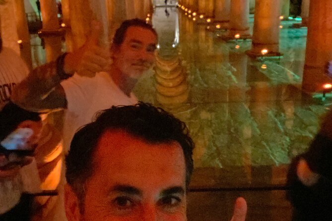 IstanbulBasilicaCistern/fastEntranceEnglish/Spanish (not tickets) - Rug presentation: the surprise add-on you should plan for