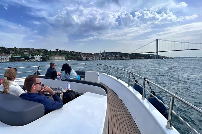Luxury Bosphorus Yacht Cruise – Stopover in Asian Side - Practical tips for the best experience on windy days