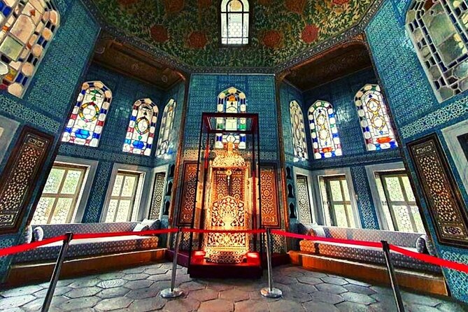 Private Guided Basilica Cistern and Topkapi Palace with Skip Line - The walk to Topkapi: how your guide keeps the palace from feeling endless