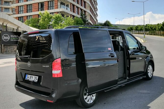 Private Istanbul Airport (IST) Transfer To/From City Center - In the Car: Private Comfort, A/C, Wi-Fi, and Water