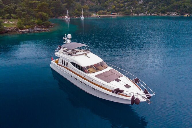 Private Luxury Yacht Cruise on Bosphorus - Yacht comfort and the snack routine that keeps you relaxed
