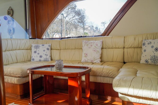 Private Yacht Cruise on Bosphorus - Rumeli Hisarı and Anadolu Hisarı: fortresses built at the narrowest point