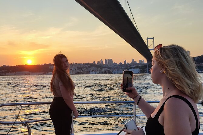 Scenic Bosphorus Sunset Cruise – 2.5 Hours of Luxury & Views - Big Bridges and Old Fortresses: The Bosphorus at Its Most Dramatic