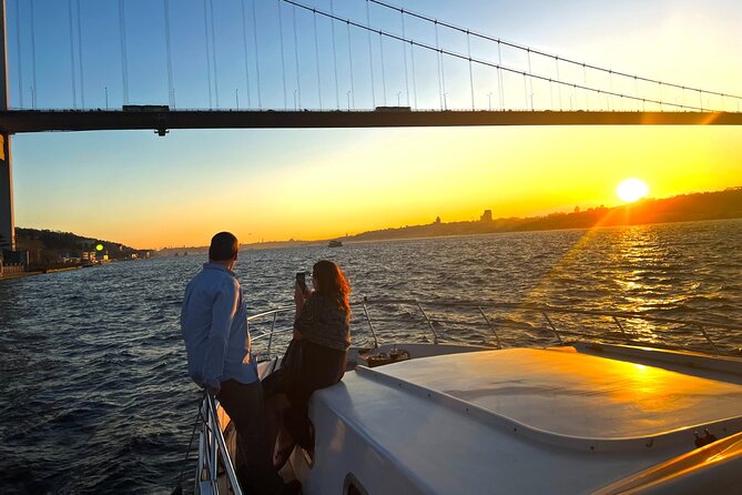 Sunset or Daytime Istanbul Guided Luxury Yacht Cruise with Snacks - Boat comfort, group size, and your guide’s role in making it click