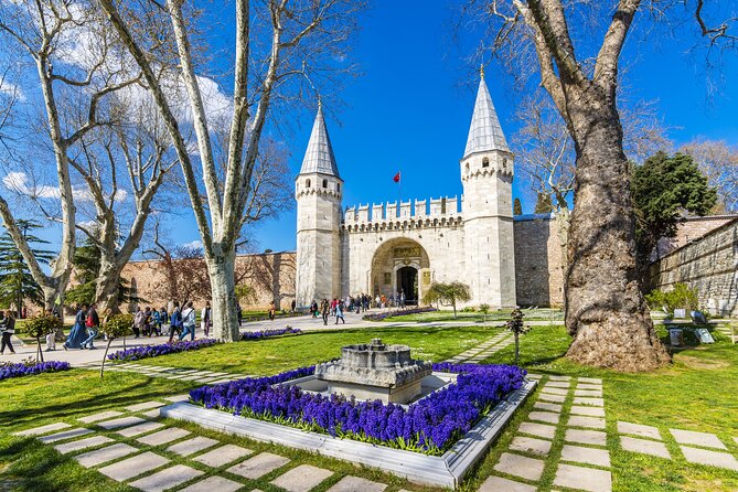 Topkapi Palace and Harem Guided tour with Skip-the-Line Tickets - How guides turn big rooms into a readable experience